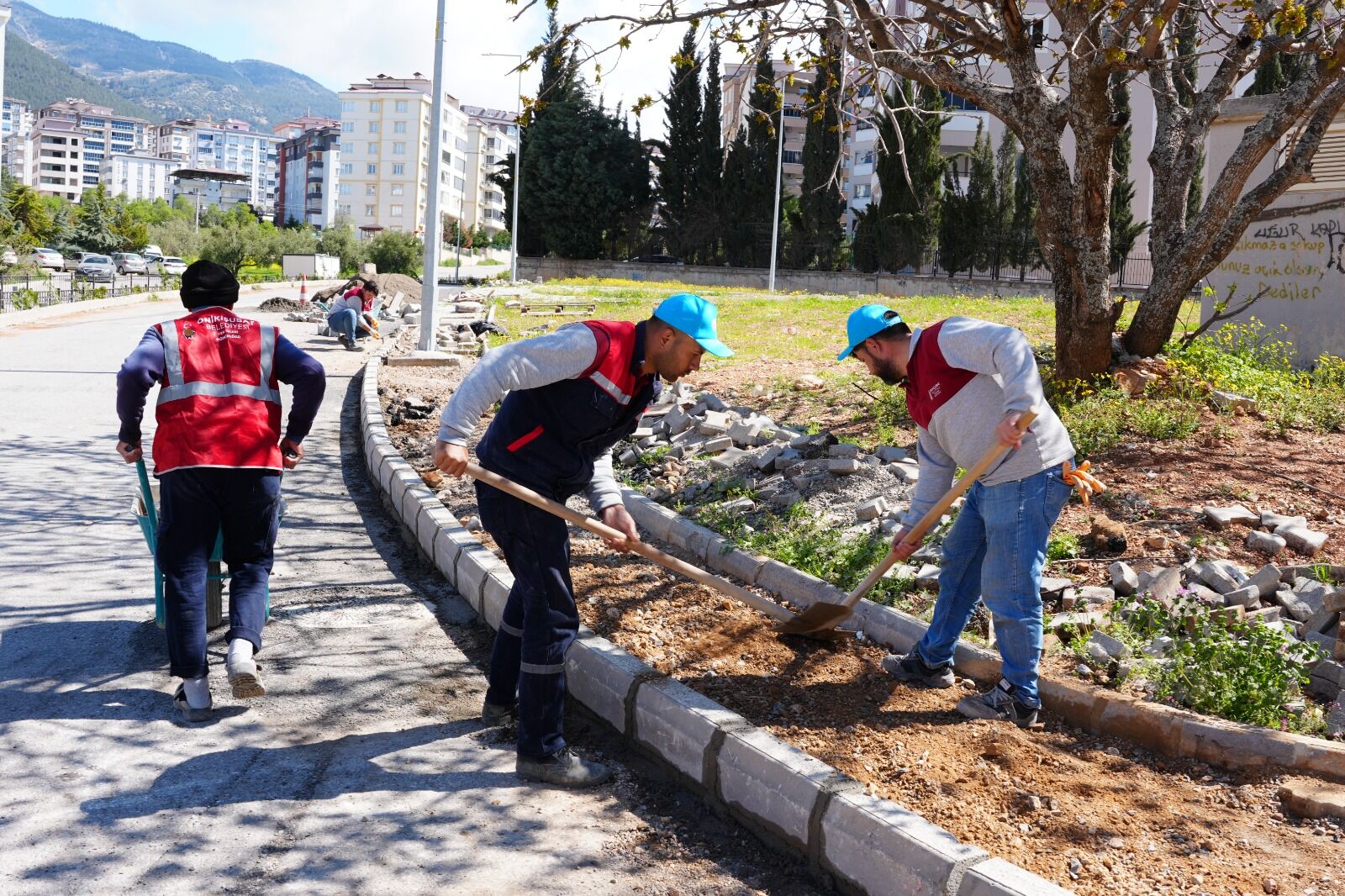 Onikişubat’ta 9 Mahallede Yol Ve Kaldırım Çalışmaları Başladı (1)
