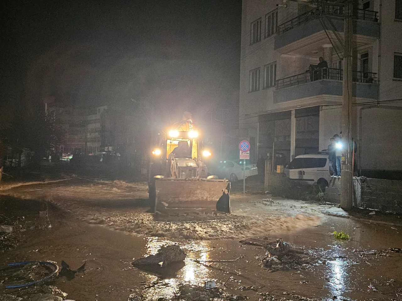 Osmaniye Kadirli’de Sel Felaketi! Araçta Mahsur Kalan 2 Kişi Hayatını Kaybetti (5)