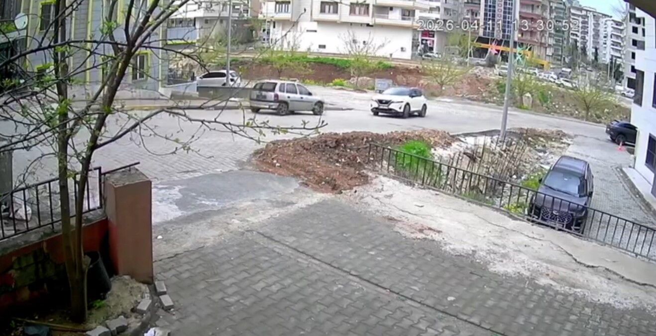 Otomobil Dereye Düştü! O Anlar Kamerada (2)