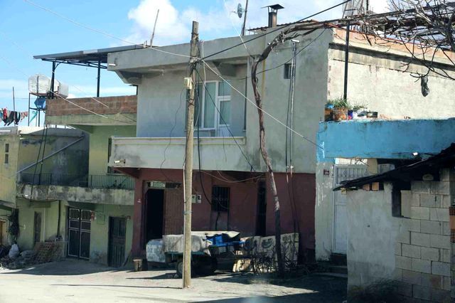 Psikolojik Sorunları Olan Adam, Eşini Öldürdü, Annesine Sopa Ile Saldırdı (2)