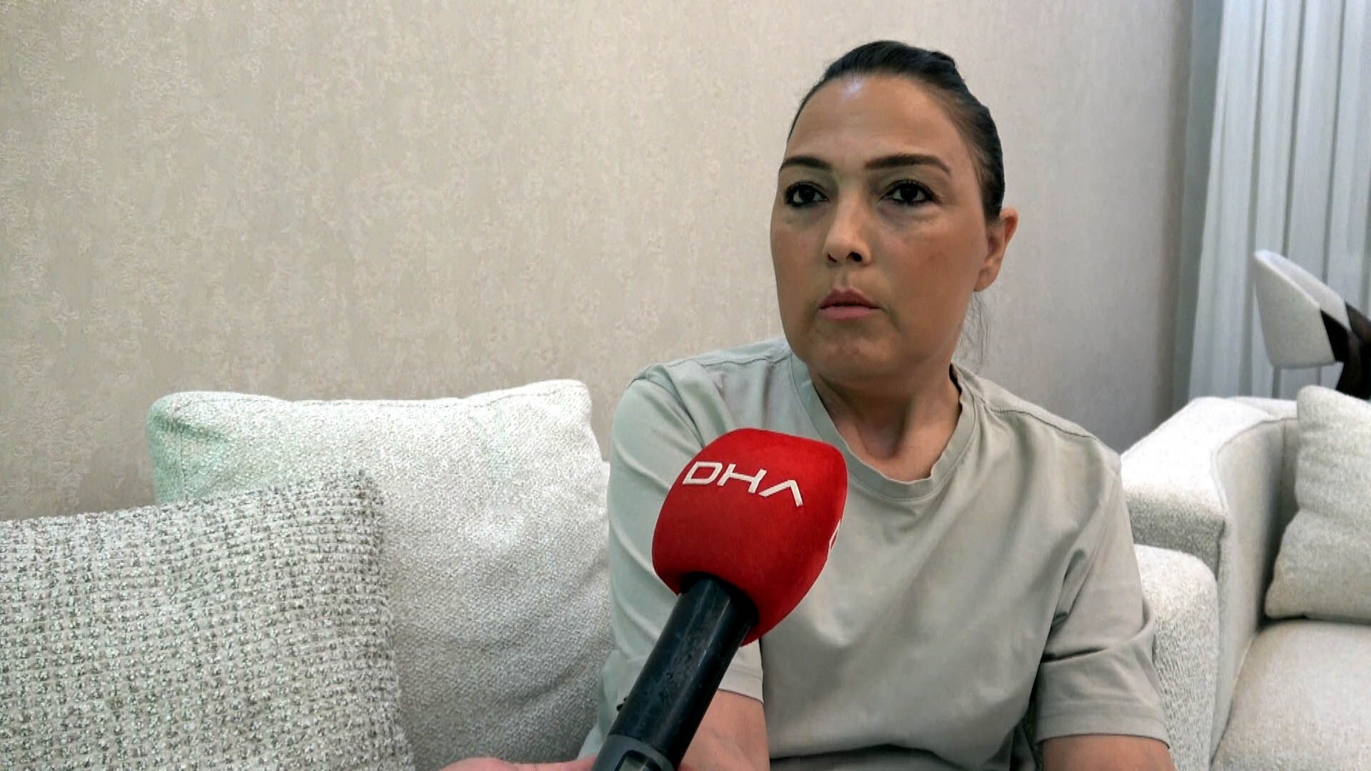 Tekerlekli Sandalyedeki Babasını Azarlayınca Mahalledeki Gençler Tarafından Dövüldü (2)