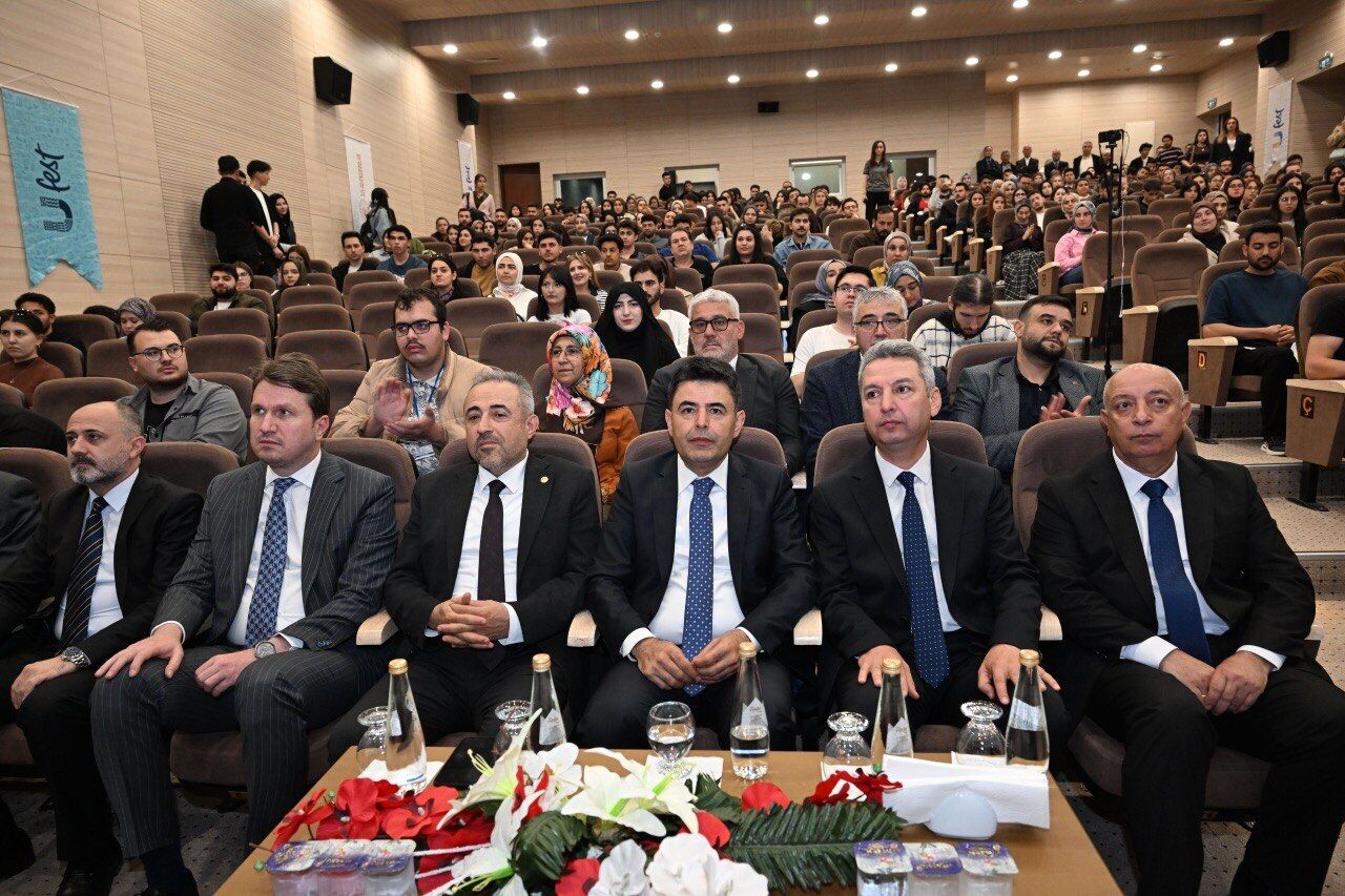 Türkiye’nin Ulaşım Ve Teknoloji Dünyası Kahramanmaraş’ta Gençlerle Buluştu (7)