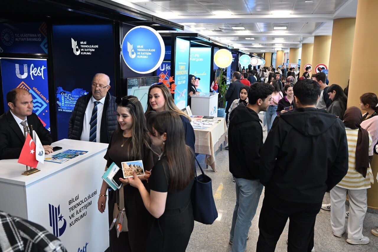 Türkiye’nin Ulaşım Ve Teknoloji Dünyası Kahramanmaraş’ta Gençlerle Buluştu (9)