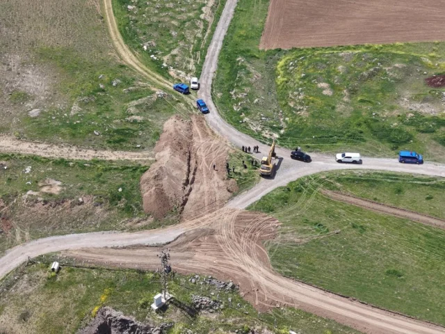 Yol Çalışmasında Kafatası Ve Kemik Parçaları Bulundu (2)