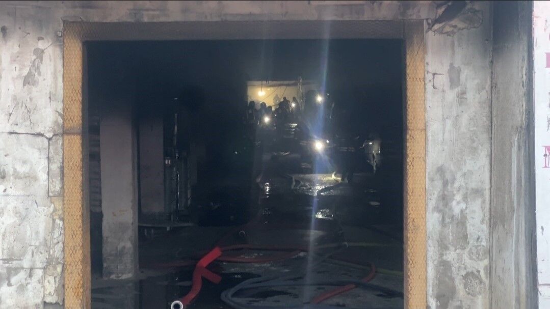 Parfüm imalatı tesisinde çıkan yangın korkuttu-1