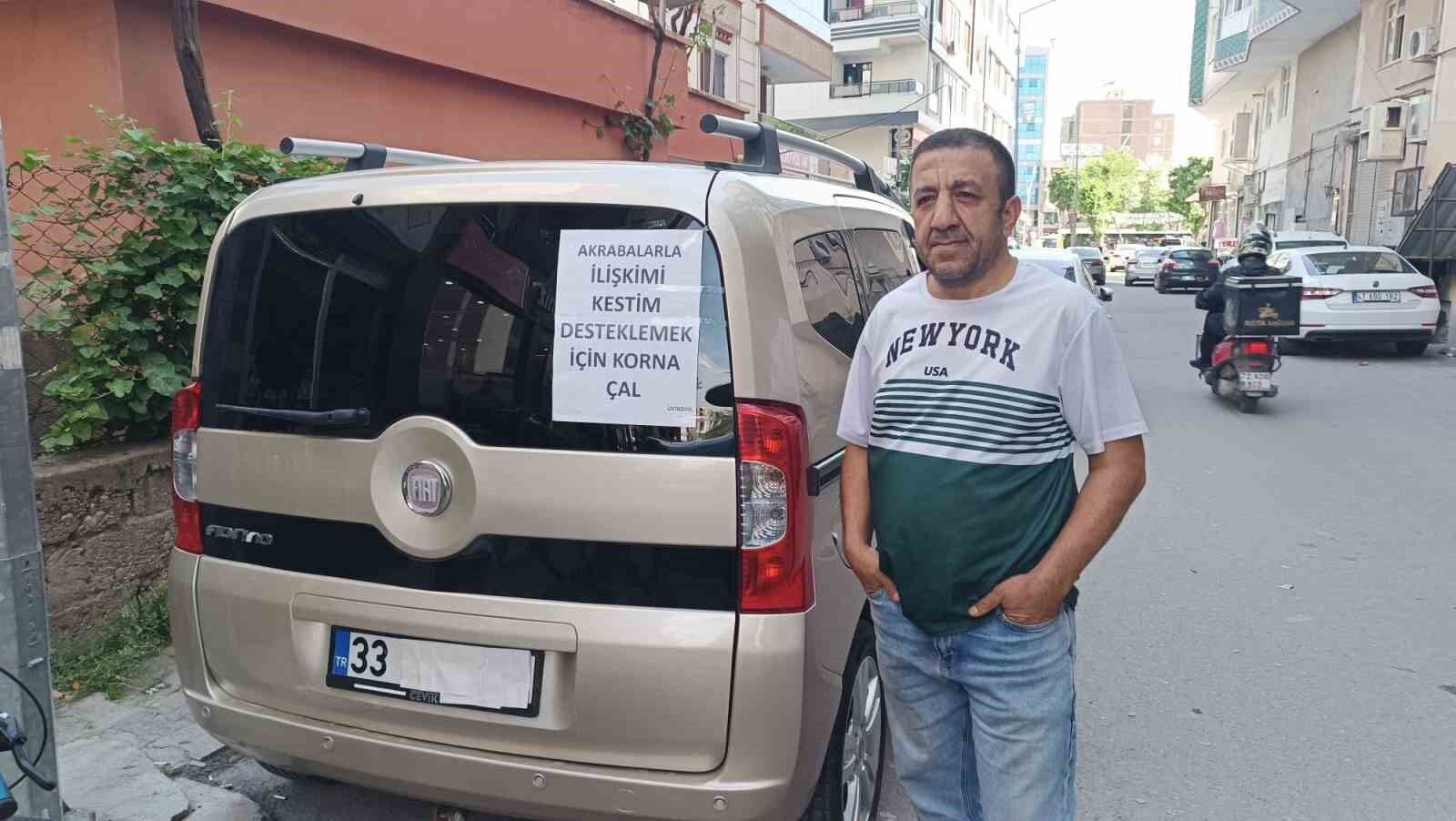 Batmanlı esnaf aracına astığı yazıyla dikkat çekti: "Akrabalarımla ilişkimi kestim"