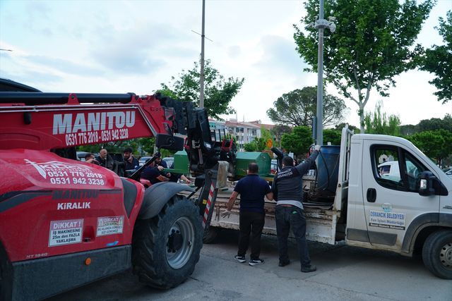 250 Kilo Ağırlığındaki Kişinin Cenazesi Evinden Forkliftle Çıkarıldı