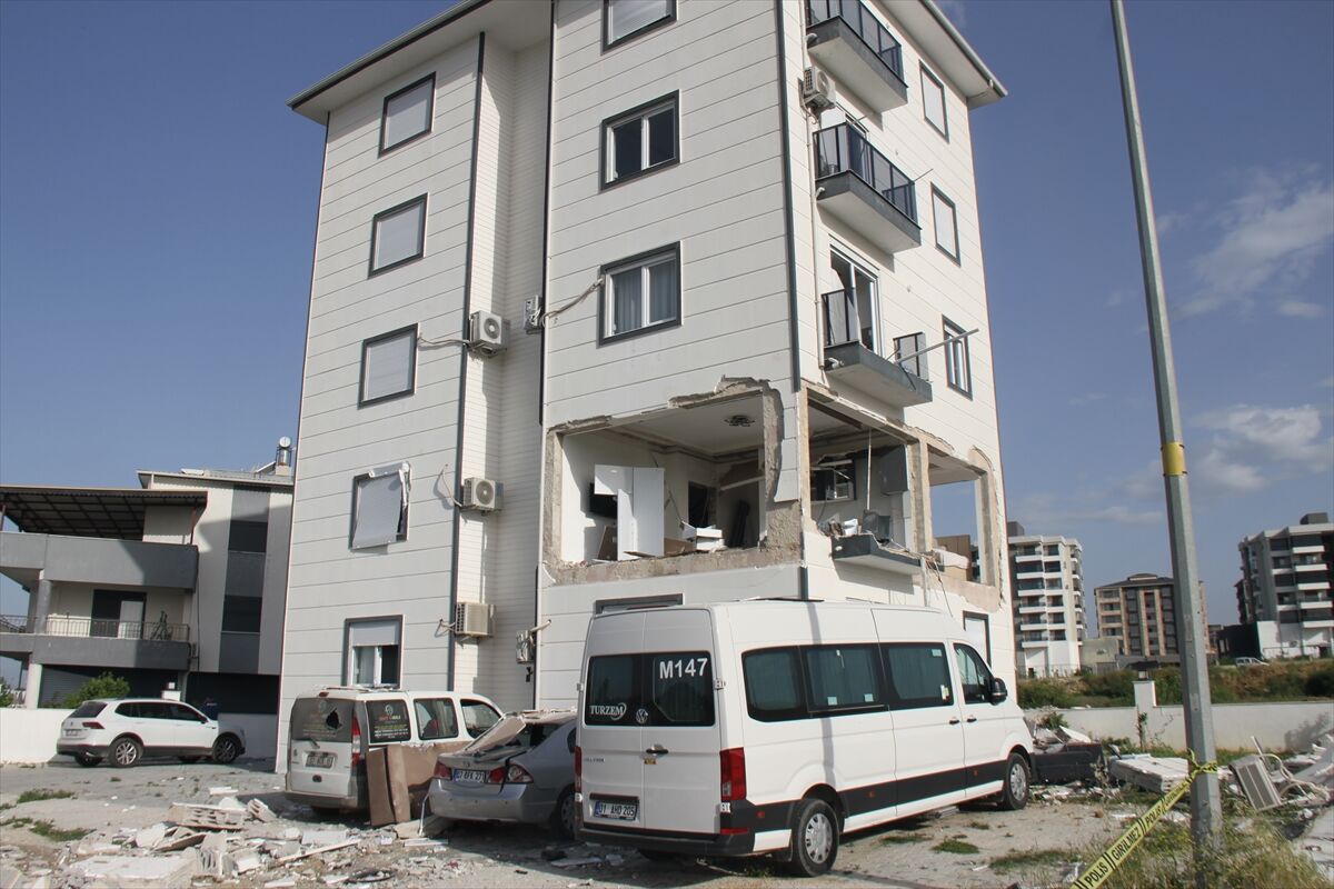 Apartman dairesinde korkutan patlama-1