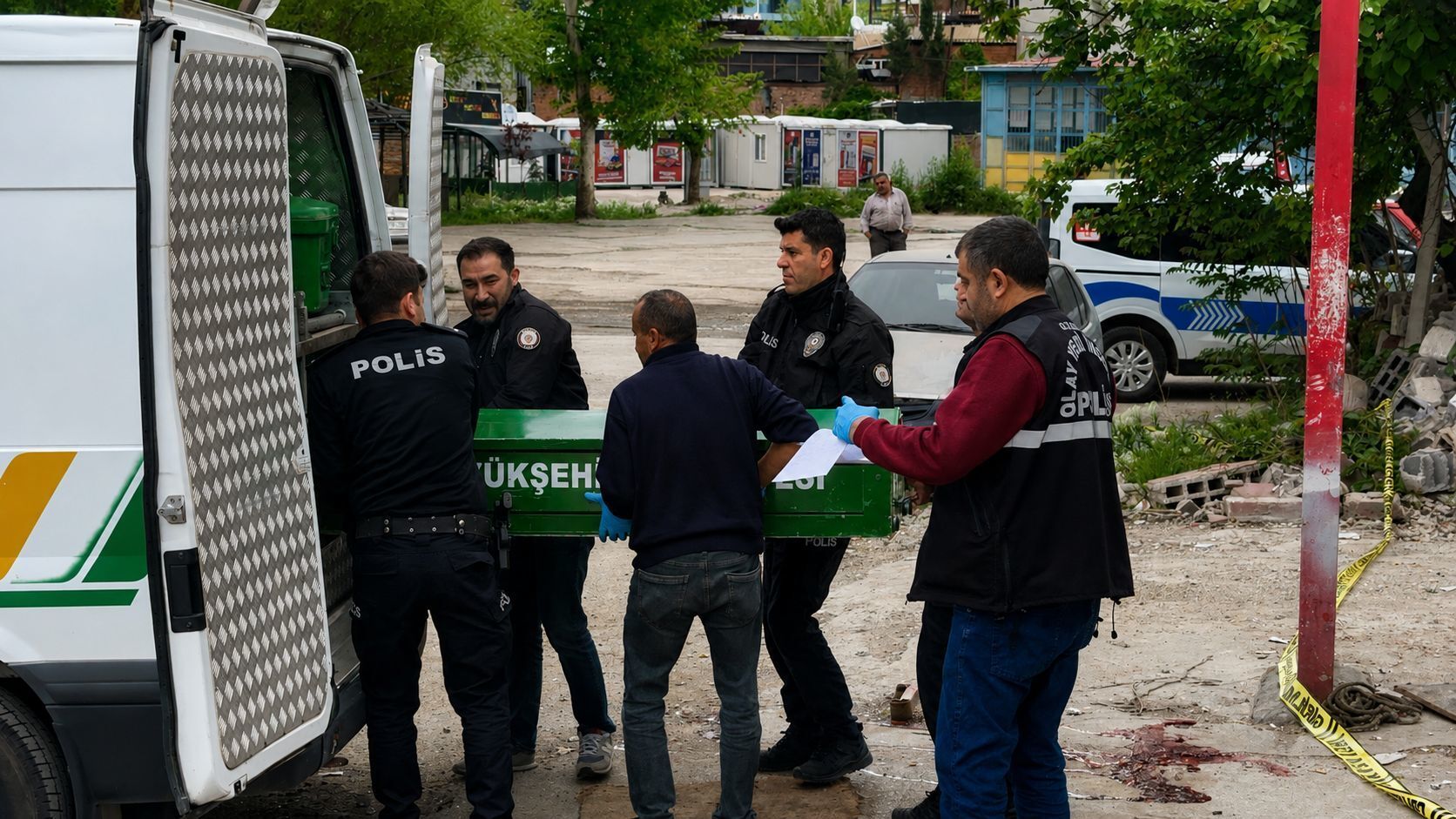 39 Yaşındaki Adam Elektrik Direğinden Düşüp Öldü; Olay Kamerada (3)