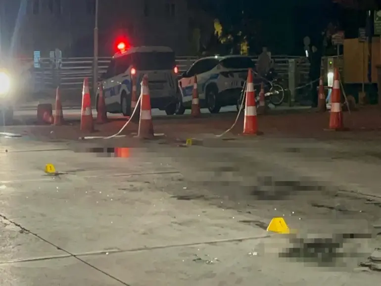 karyakıt istasyonunda bıçaklı kavga: 1 ölü, 2 yaralı