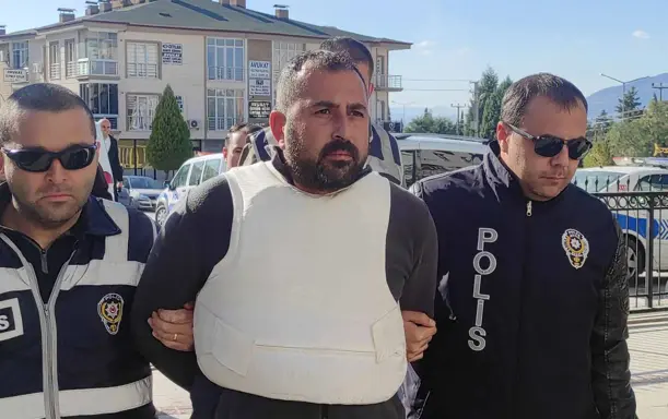 Husumetlisini sırtından vurup öldüren zanlı yeniden yargılanıyor-1