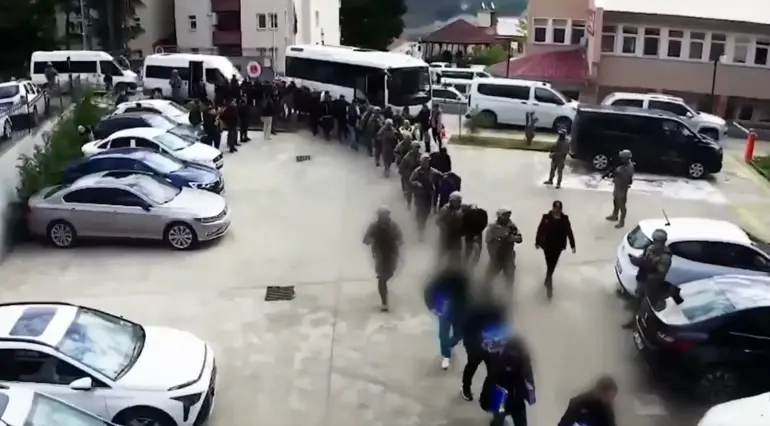 22 ilde 'suç örgütü' operasyonlarında 23 tutuklama
