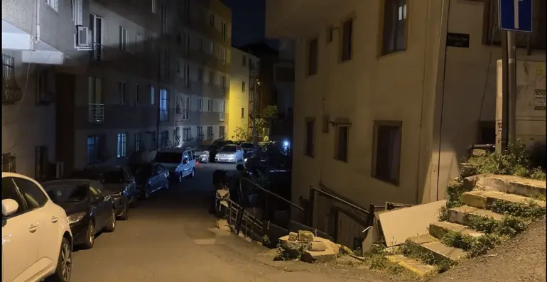 Konuşmak için gittiği eşine ateş açtı; mermer parçaları kadını yaraladı-1