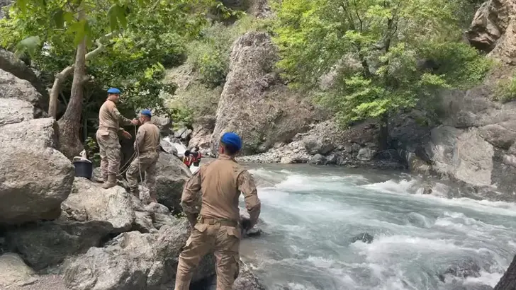 Dereye düşerek kaybolan 9 yaşındaki çocuğun cesedi bulundu-1