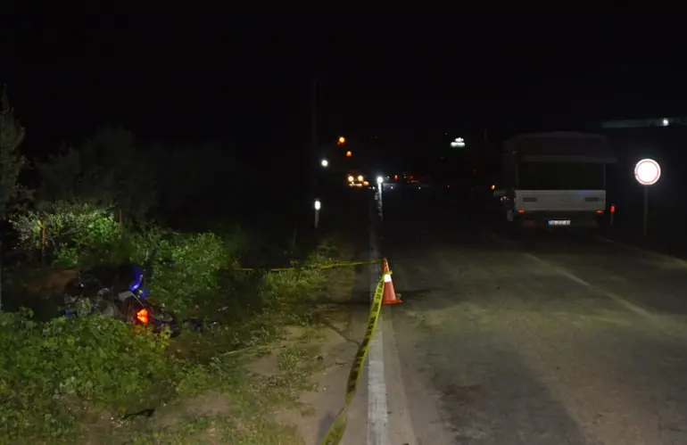 Kamyonetle çarpışan motosikletin sürücüsü hayatını kaybetti-1