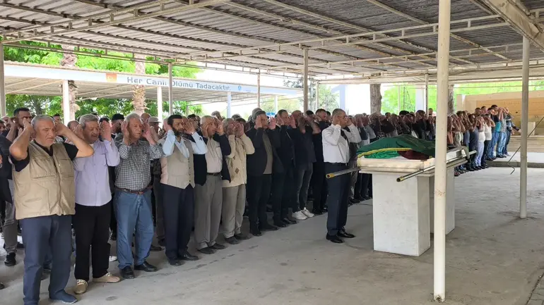 Mersin'de akaryakıt tankında çıkan yangında ölen işçi toprağa verildi