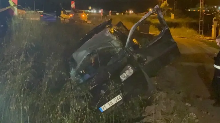 Hafif ticari araç şarampole devrildi; 1 ölü, 3 yaralı