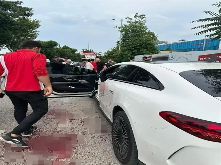 Olay, 6 Temmuz 2023'te Osmangazi ilçesi Kent Meydanı otoparkının yanında meydana geldi. Oto yedek malzemesi satıp, aynı zamanda oto alım-satımı yapan Mustafa Ekşi, kullandığı 16 KM 015 plakalı otomobilde, muhasebecisi Halil Kağan Oğuz'un saldırısına uğrad