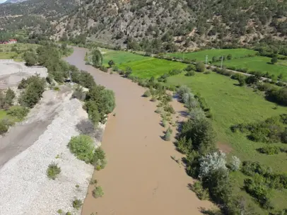 Kaza sonrası çaya düştüğü değerlendirilen 18 yaşındaki Esma Nur aranıyor-1