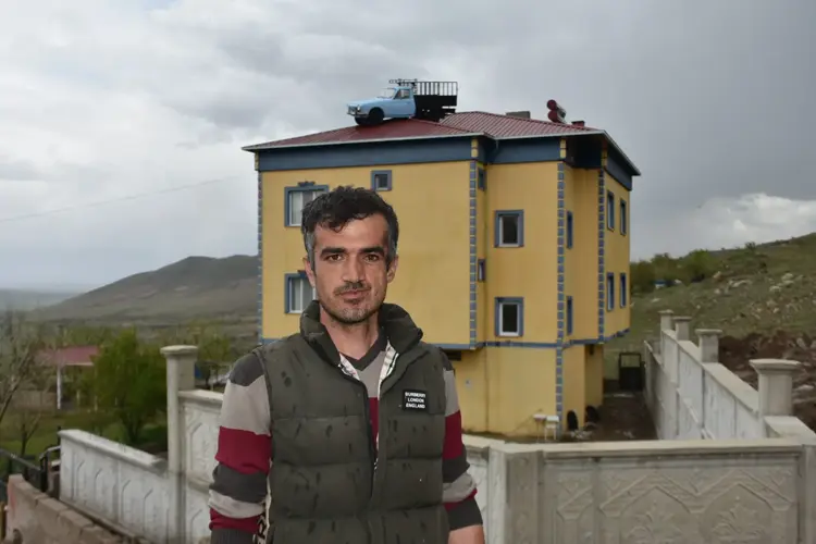 Niğde'nin köyünde Karadeniz'i aratmayan tutku; evin çatısına Anadol yerleştirdi