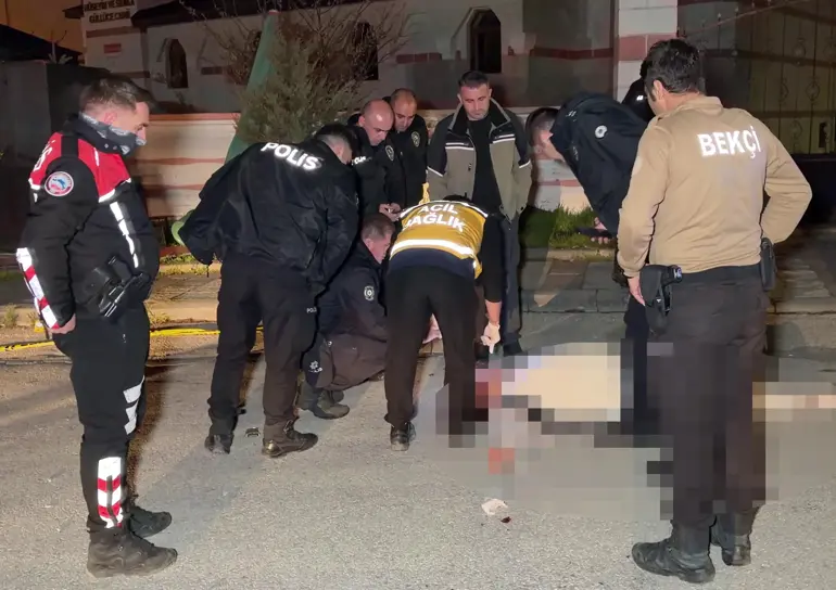 Cami önünde başından vurulmuş halde ölü bulundu-1