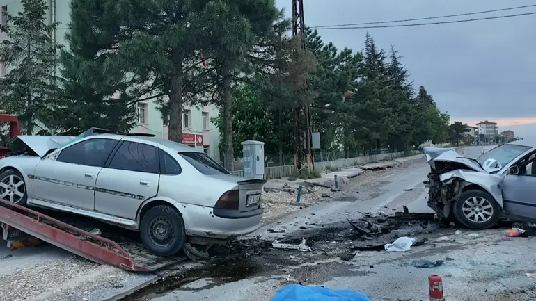 Niğde’de otomobiller çarpıştı: 2 ölü, 2 yaralı