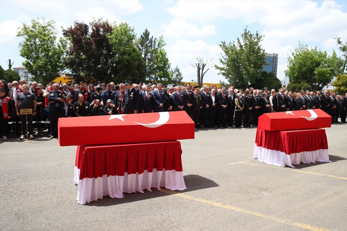 Tekirdağ'da şehit olan polis memurları son yolculuklarına uğurlanıyor-1