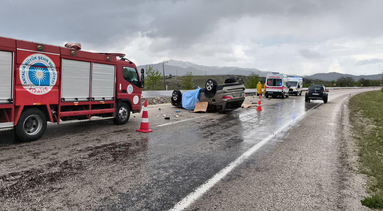 Feci kaza: Otomobil, takla attı; evli çift öldü, 2 yaralı