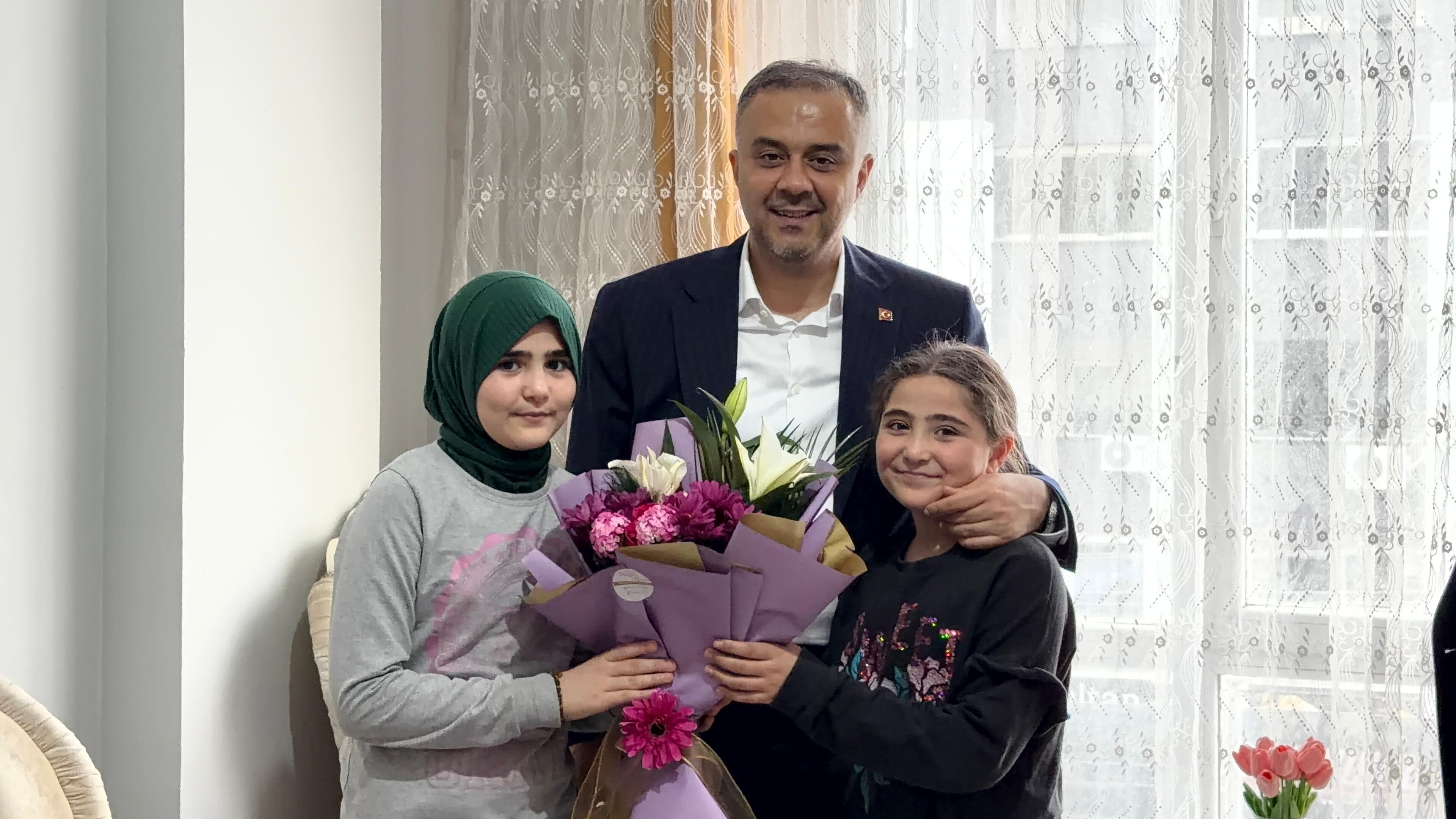 Başkan Toptaş Yaralı Öğrenciler Ve Ailelerini Evlerinde Ziyaret Etti (1)
