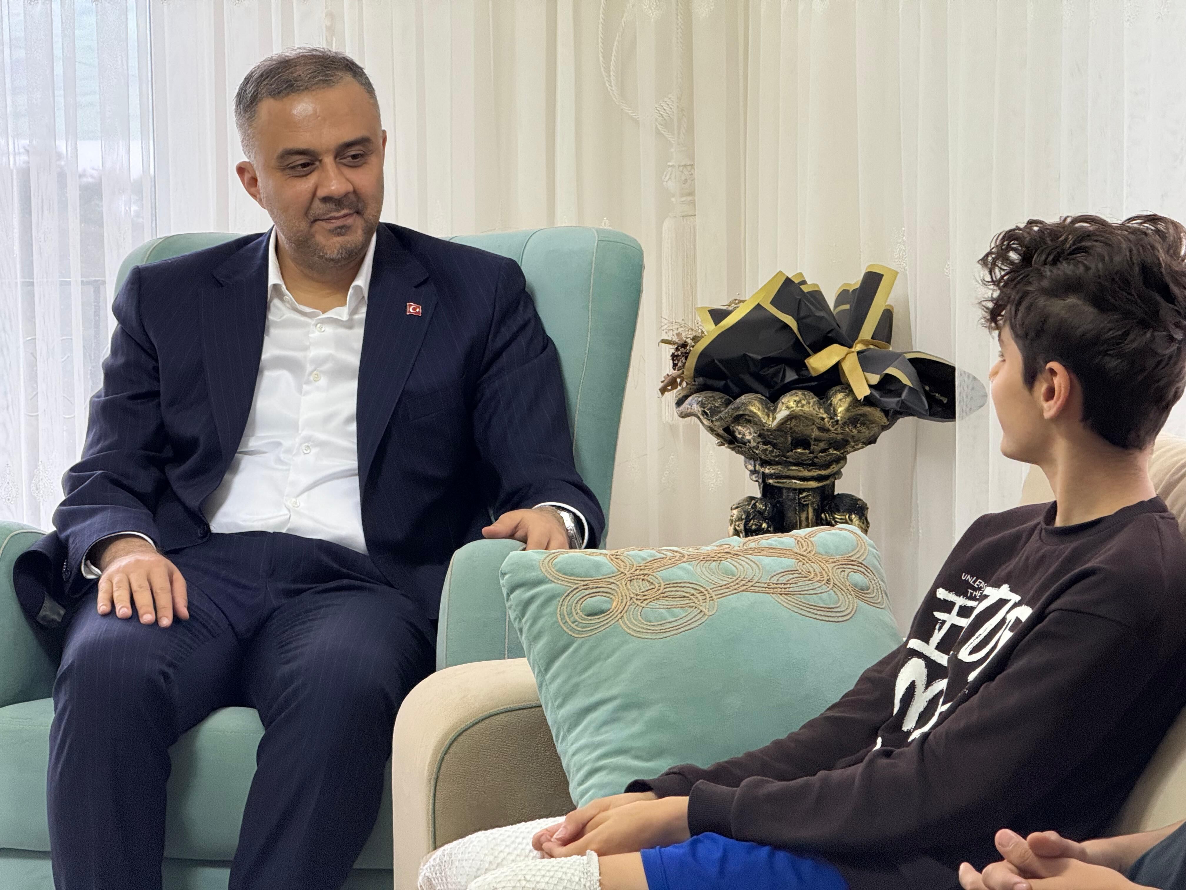 Başkan Toptaş Yaralı Öğrenciler Ve Ailelerini Evlerinde Ziyaret Etti (10)
