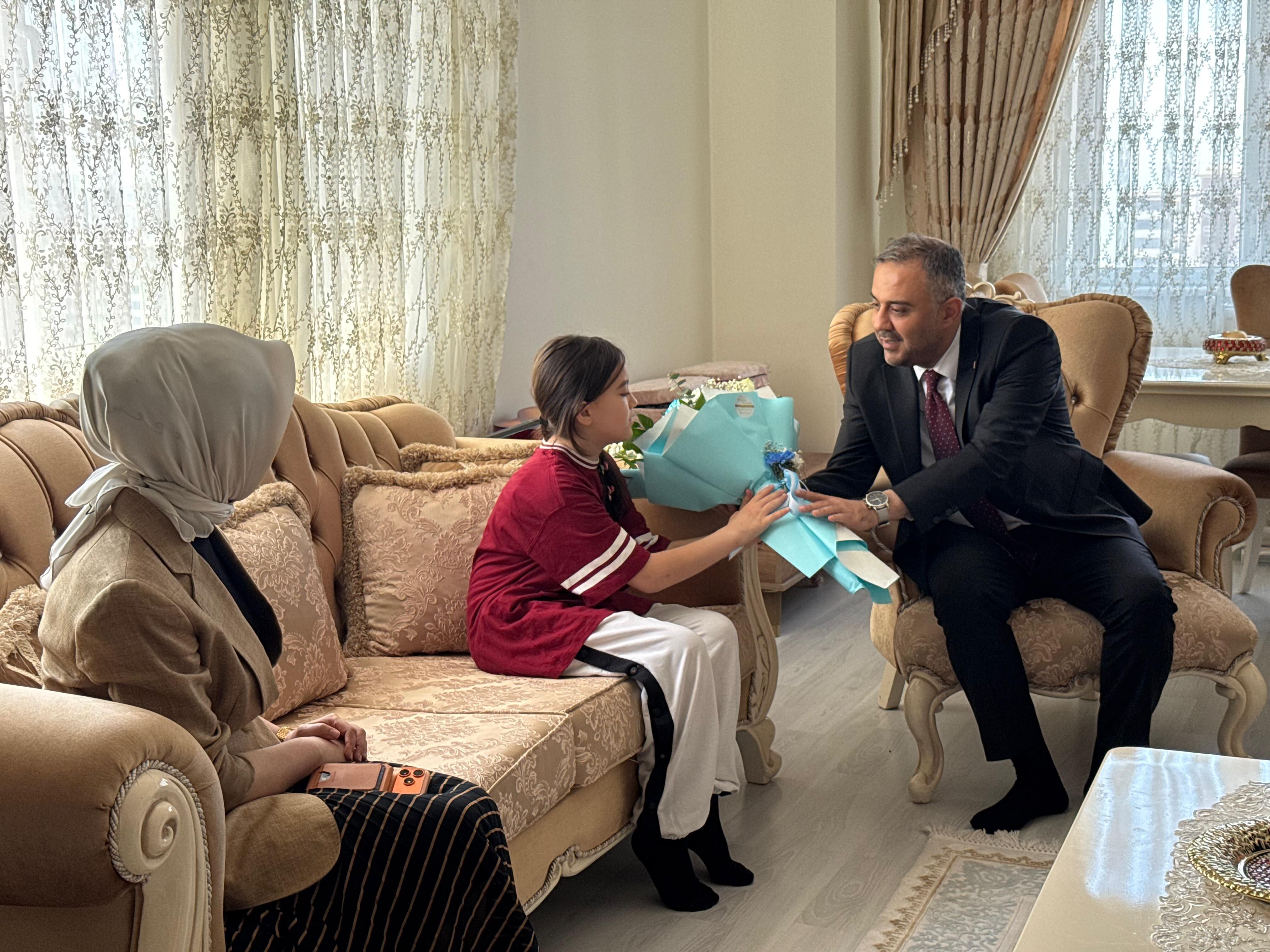 Başkan Toptaş Yaralı Öğrenciler Ve Ailelerini Evlerinde Ziyaret Etti (11)