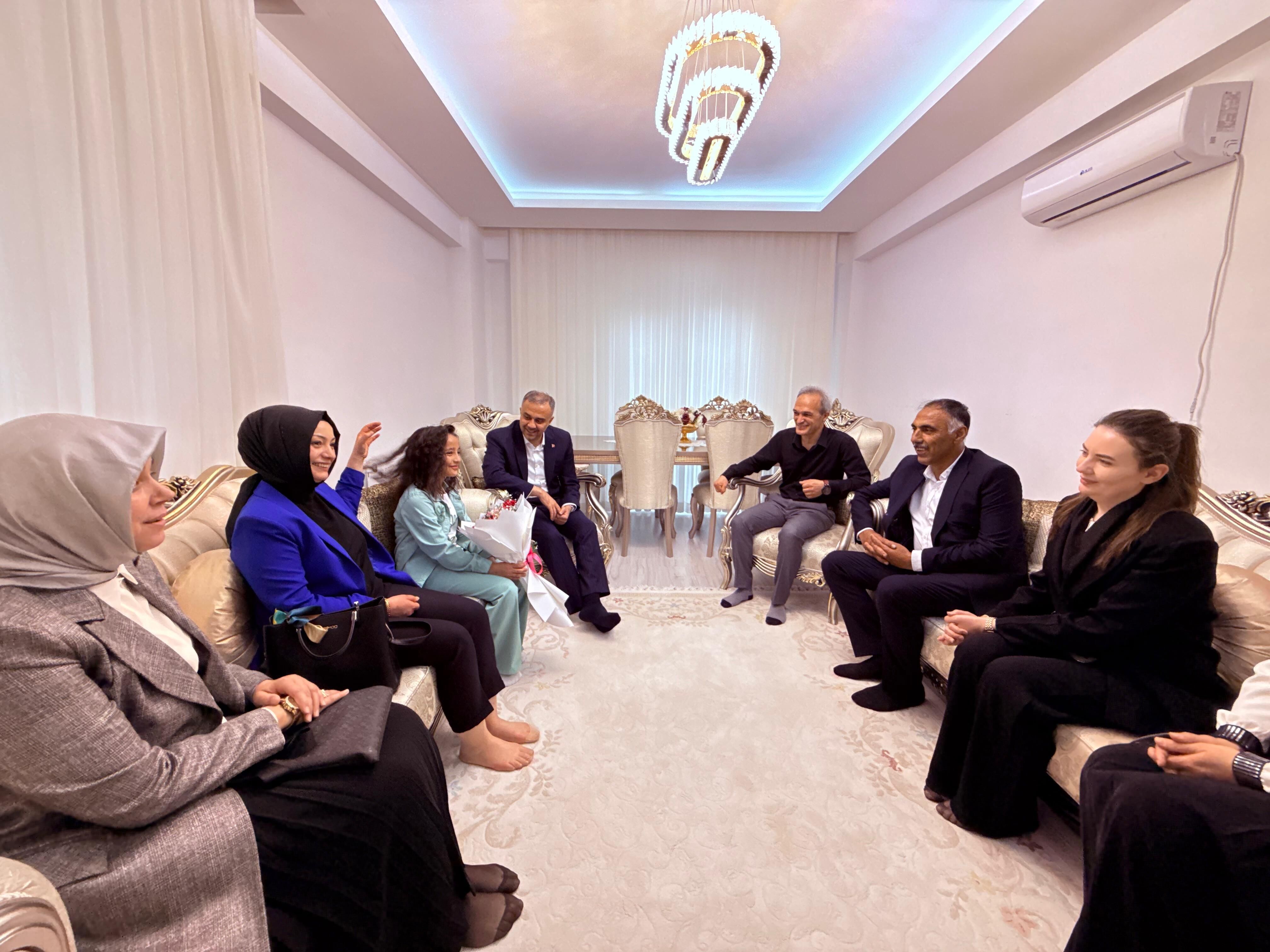 Başkan Toptaş Yaralı Öğrenciler Ve Ailelerini Evlerinde Ziyaret Etti (16)