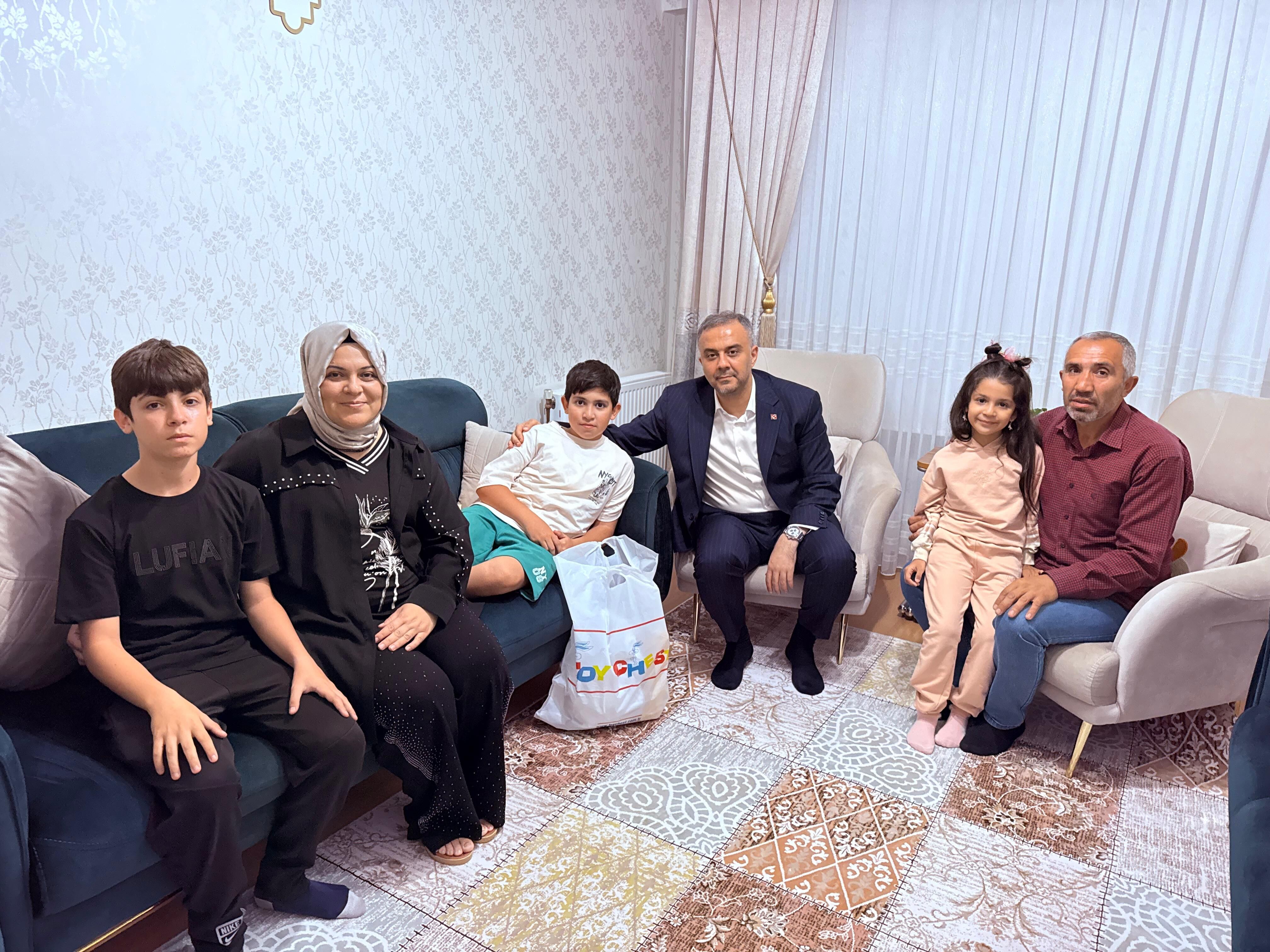Başkan Toptaş Yaralı Öğrenciler Ve Ailelerini Evlerinde Ziyaret Etti (6)