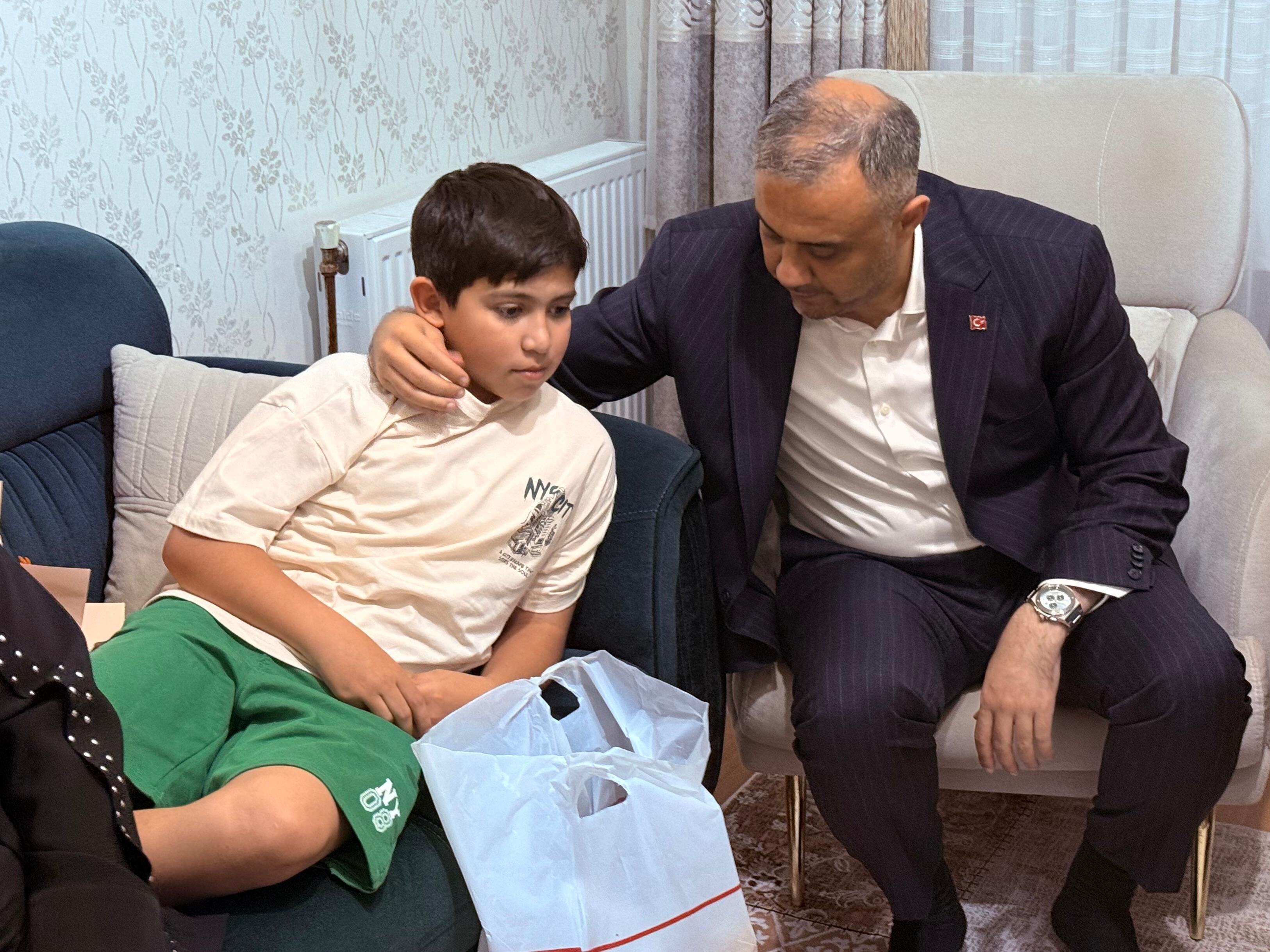 Başkan Toptaş Yaralı Öğrenciler Ve Ailelerini Evlerinde Ziyaret Etti (7)