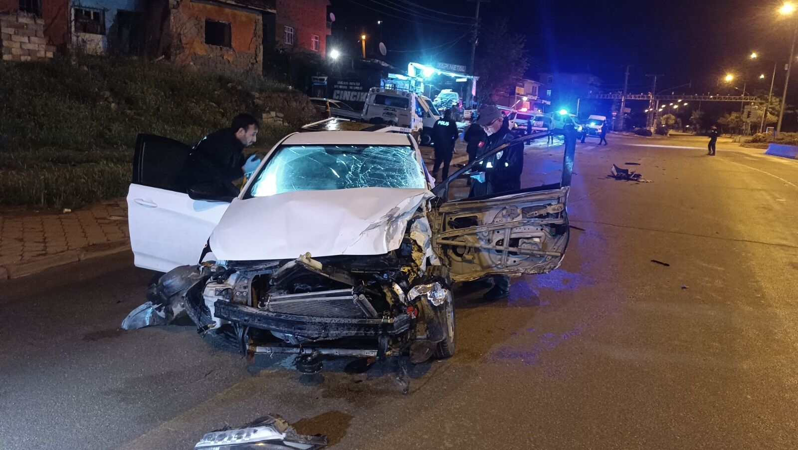 Eda Taşkın Kimdir, Neden Vefat Etti Park Halindeki Çekiciye Çarpan Otomobilden Fırlayan Eda Taşkın Kaç Yaşında, Nereli (2)