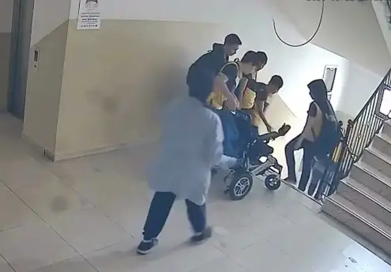 Engelli Öğrenci İçin Seferber Oldular O Anlar Kameraya Yansıdı (1)