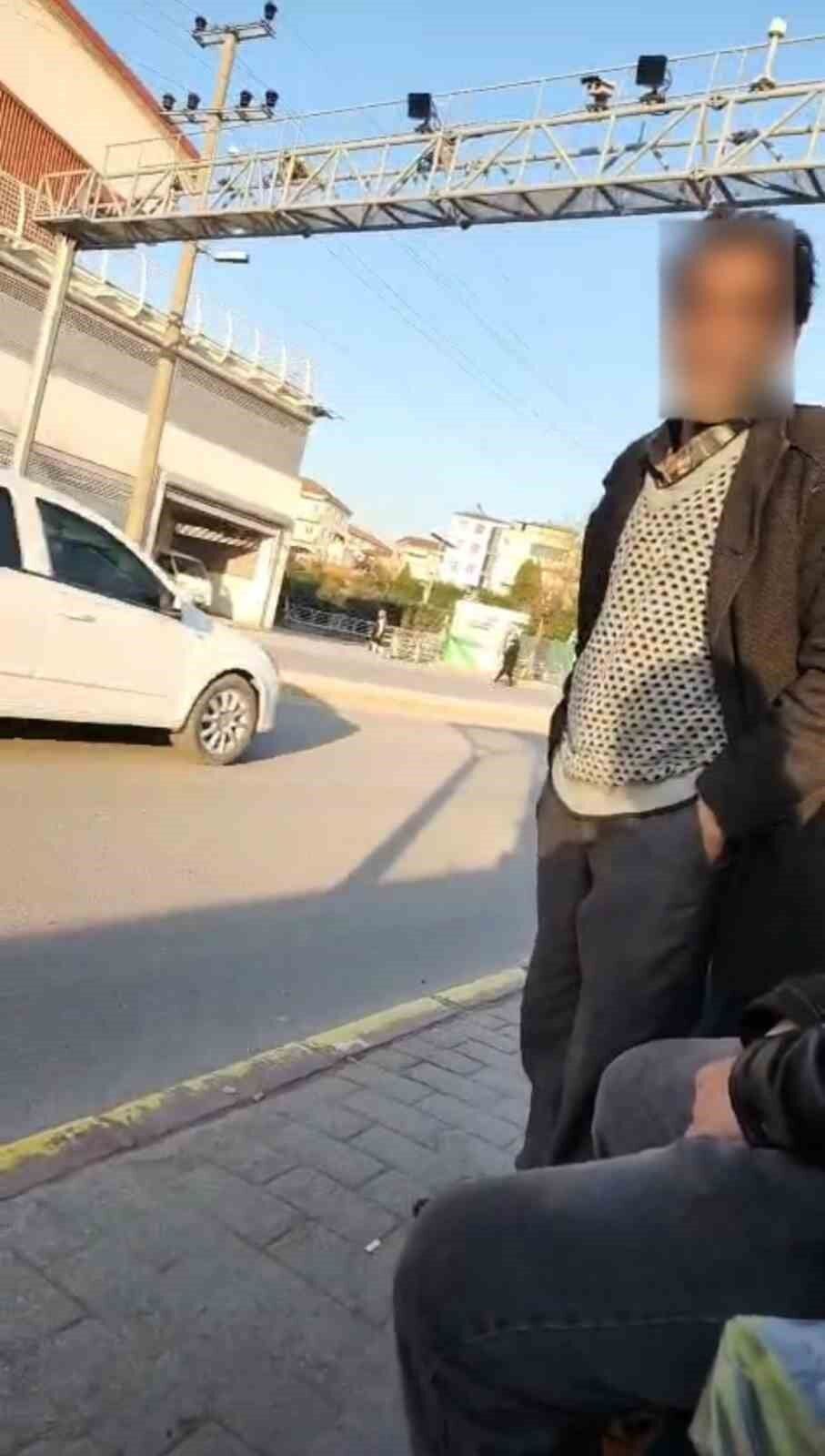 Genç Kadın Durakta Yaşadığı Tacizi Kameraya Aldı (2)