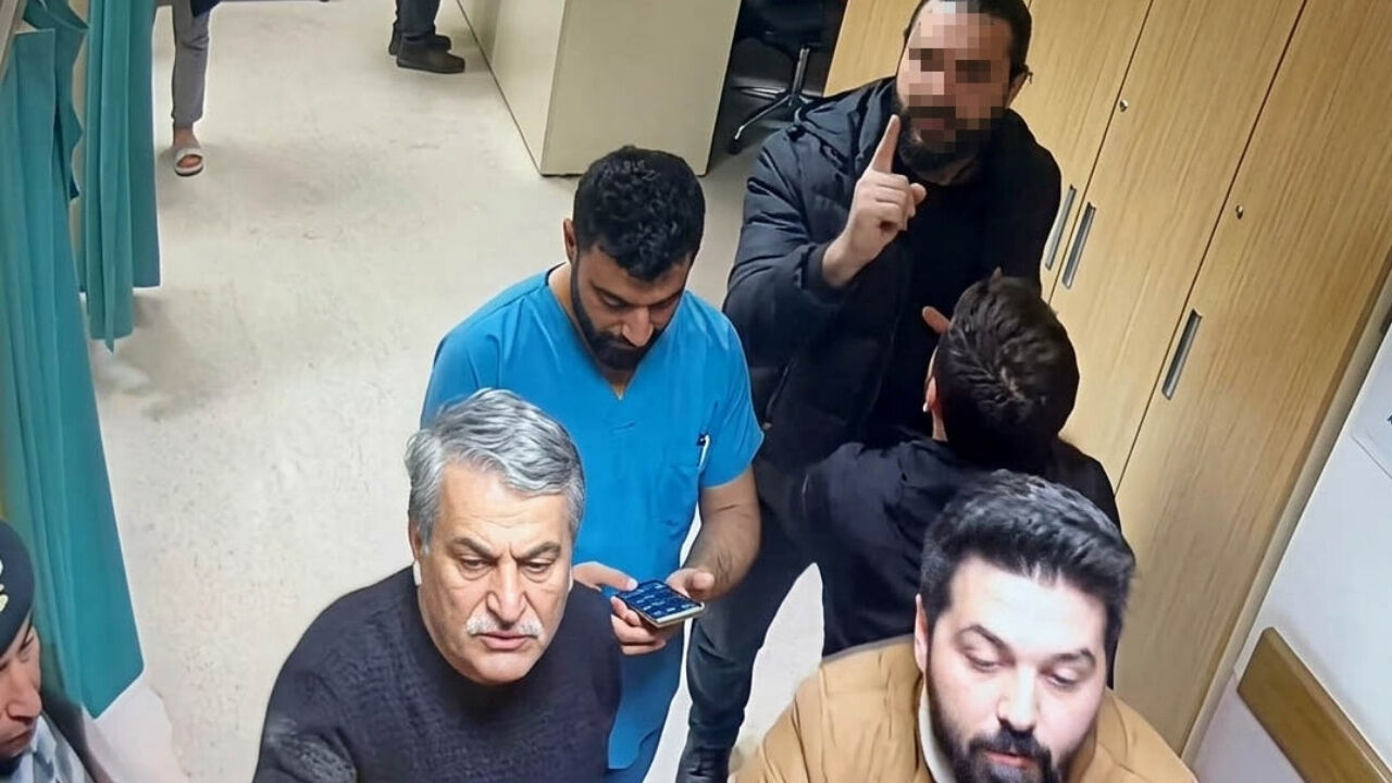 Hatay’da Hastaya Yumruk Attığı Iddia Edilen Doktora Dava (1)