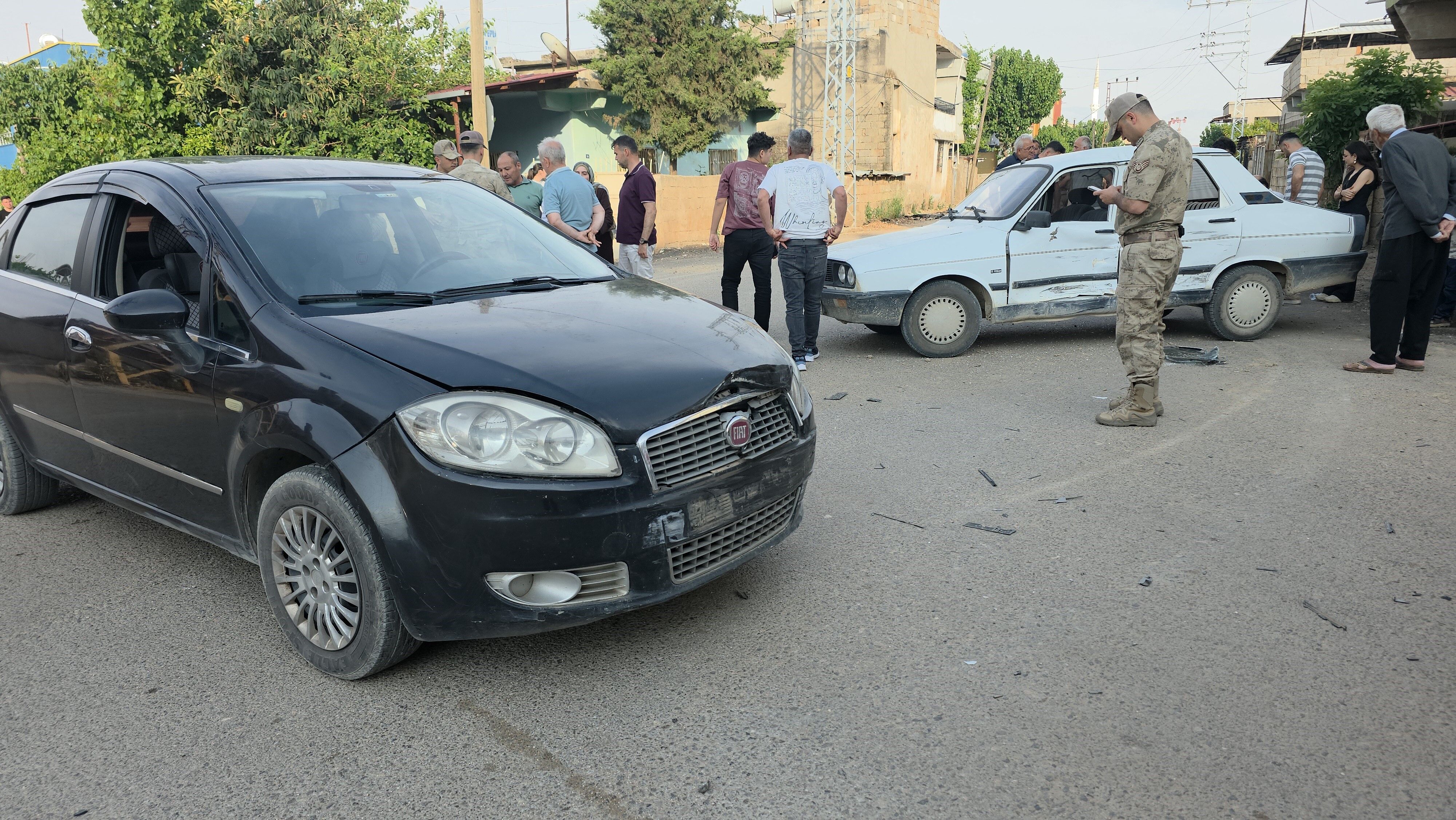 Hatay’da Iki Otomobil Çarpıştı Kaza Anı Kamerada (2)