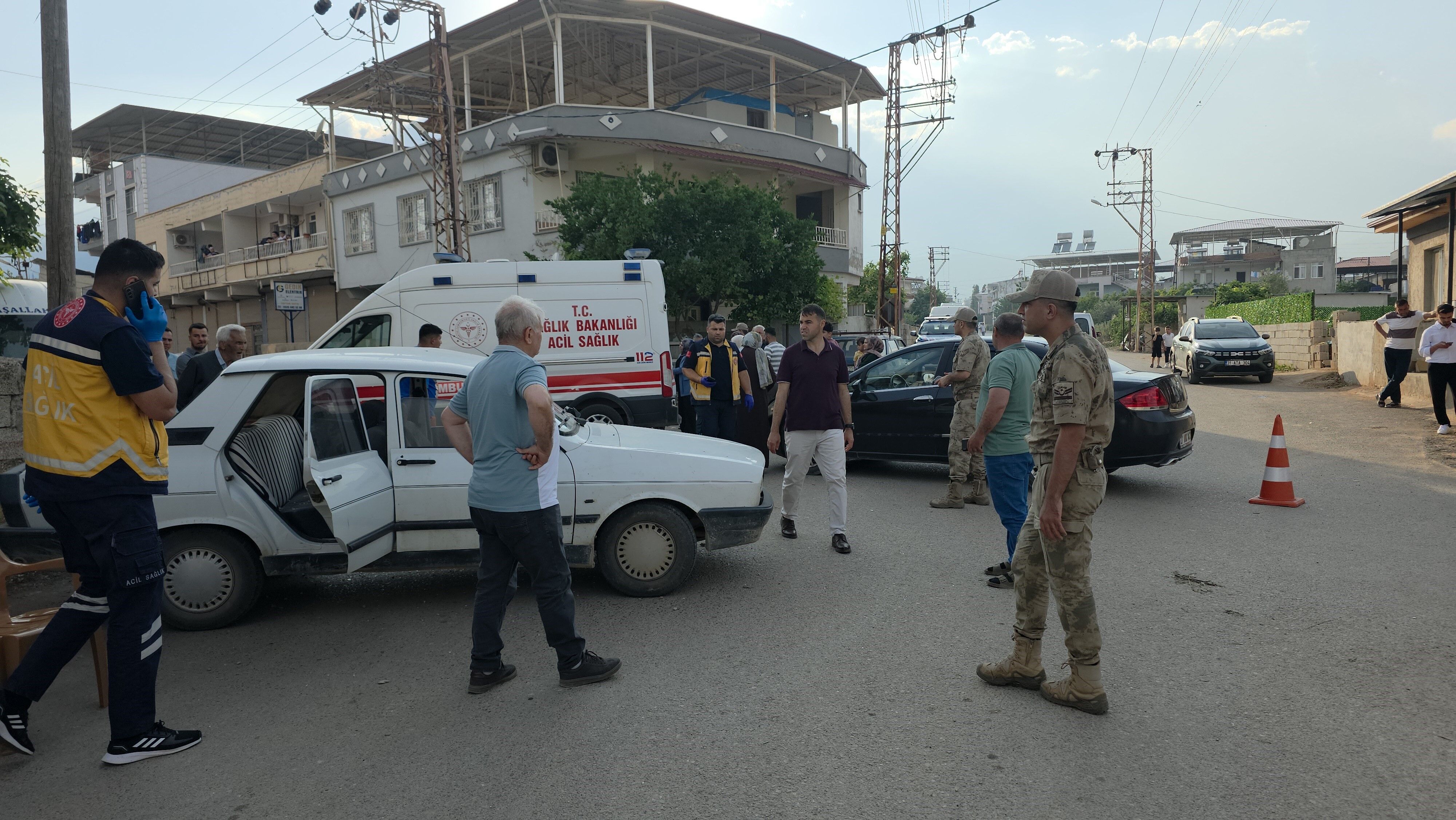 Hatay’da Iki Otomobil Çarpıştı Kaza Anı Kamerada (3)