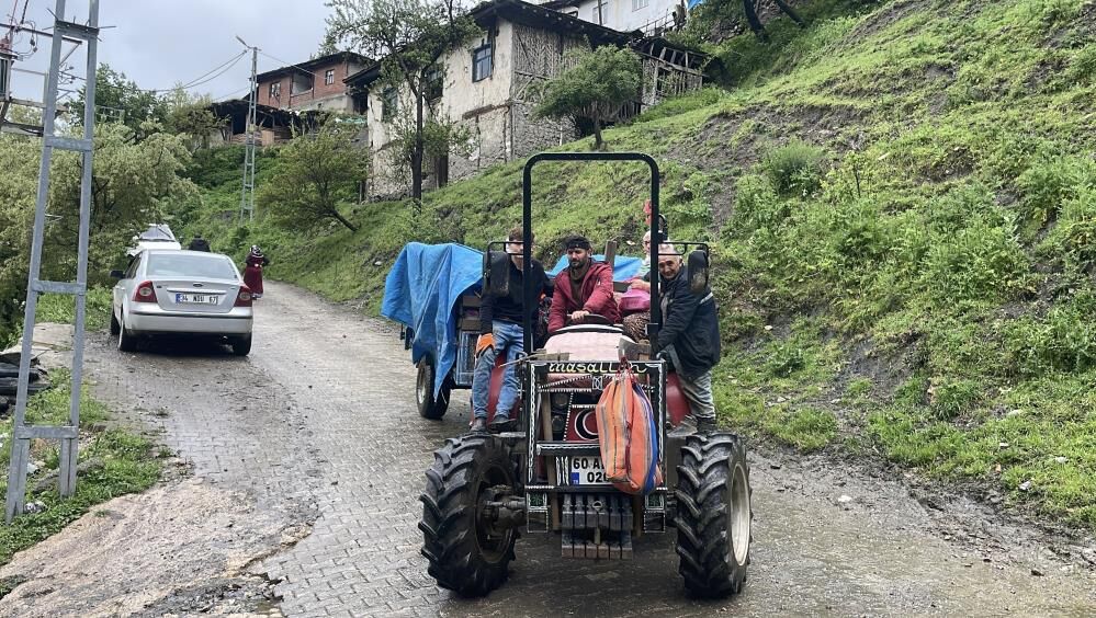 Heyelan Riski Altındaki Köy Boşaltılıyor (1)