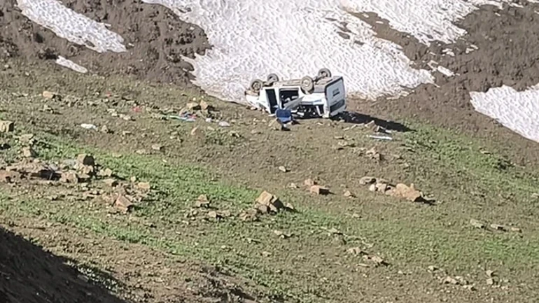 İşçileri Taşıyan Minibüs Uçuruma Yuvarlandı 1 Ölü, 7 Yaralı (2)