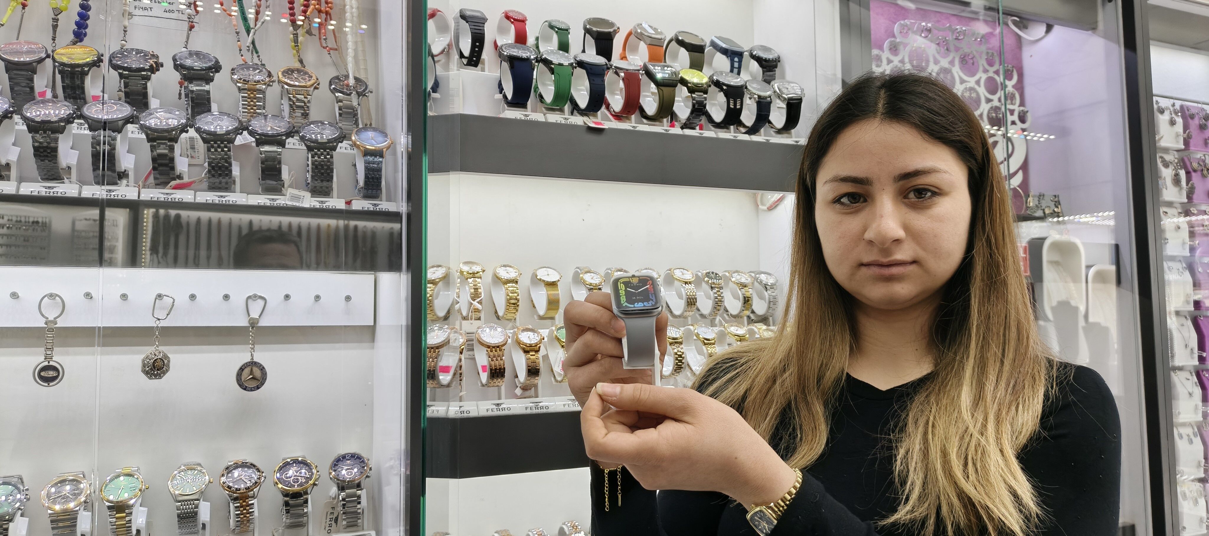 Kadın Hırsız Birini Satın Aldı, Diğerini Çaldı O Anlar Kamerada (2)