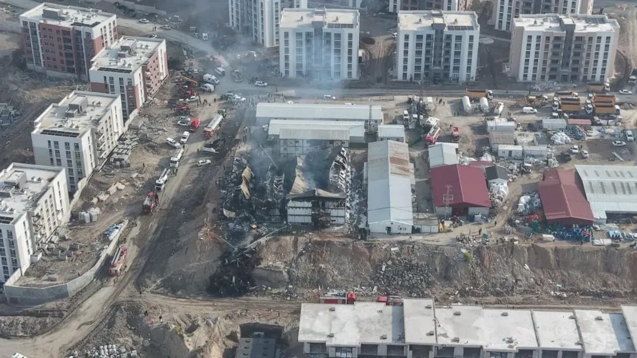 Kahramanmaraş inşaat alanında yangın paniği! Yaralılar var