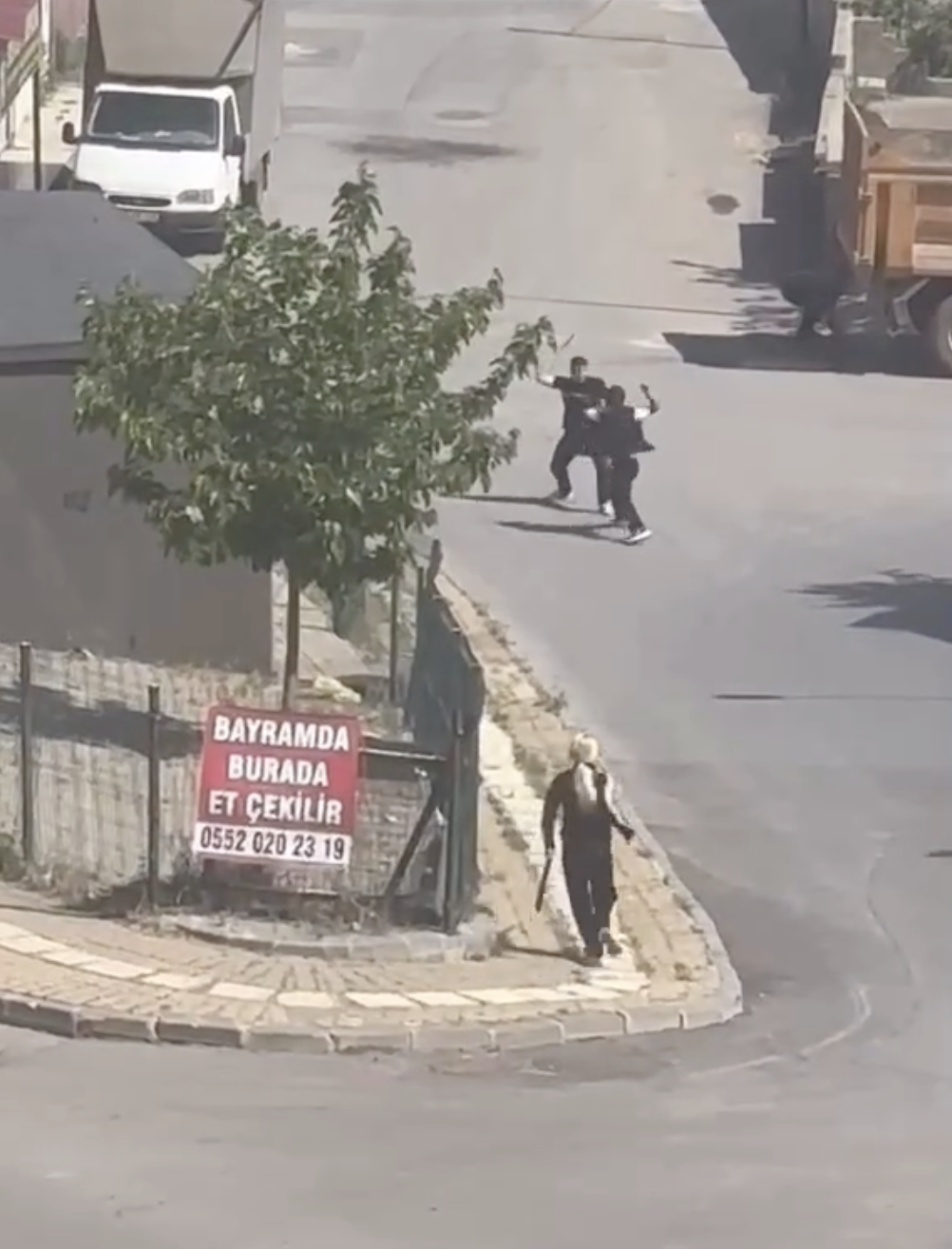 Kahramanmaraş Saçaklızade'de Iki Grup Arasında Kılıçlı Kavga Kamerada-2