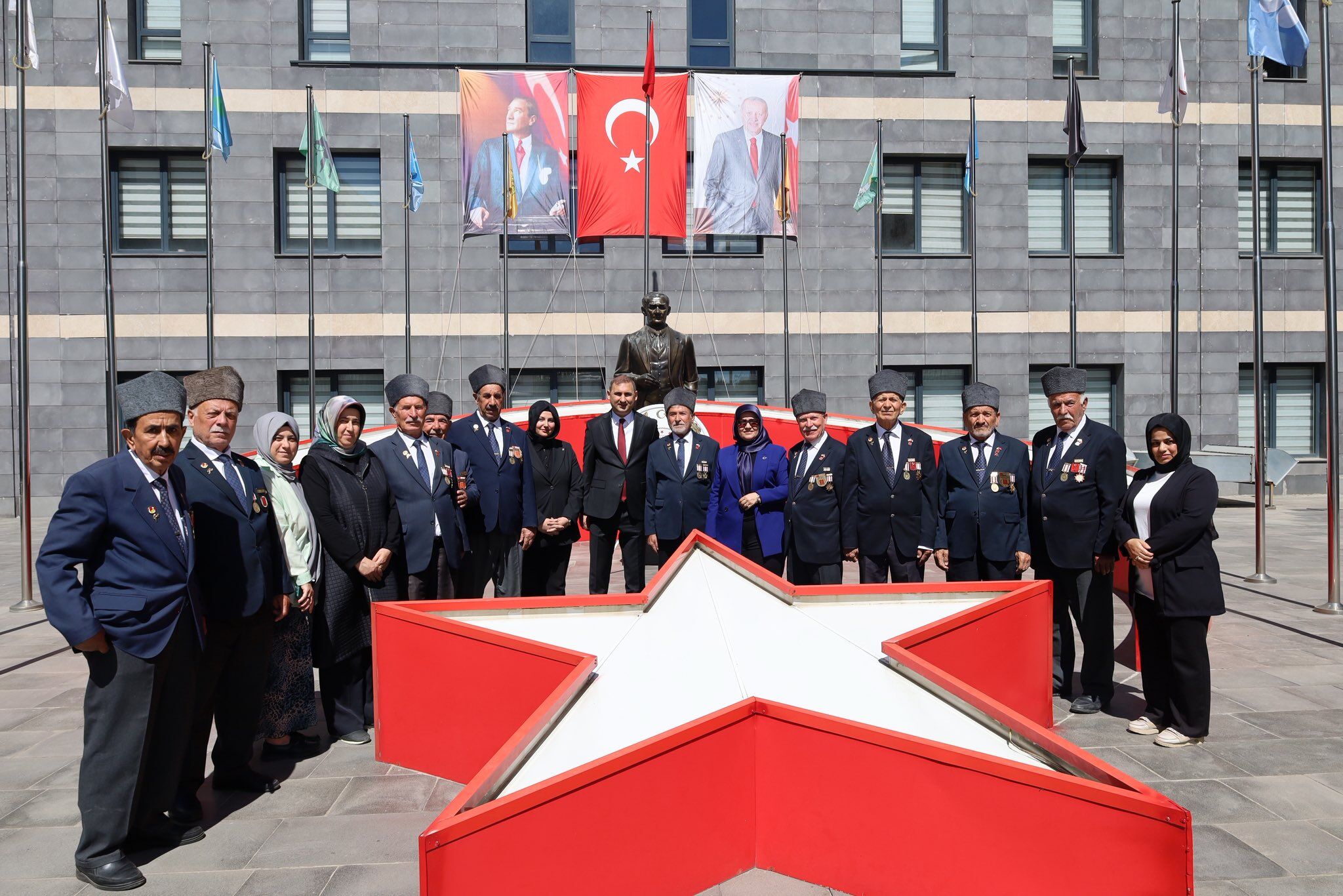 Kahramanmaraş’ta 19 Mayıs Coşkusu Atatürk Anıtı’nda Başladı! (4)