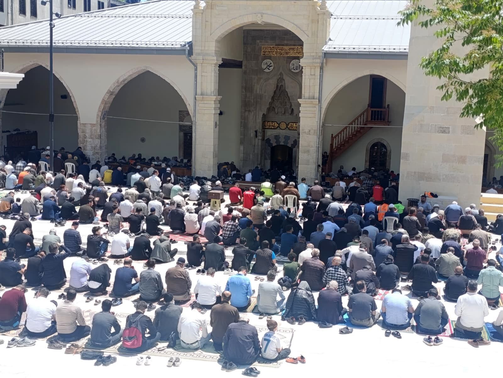 Kahramanmaraş'ta 583 Yıllık Ulu Cami’de İlk Cuma Namazı Kılındı (3)