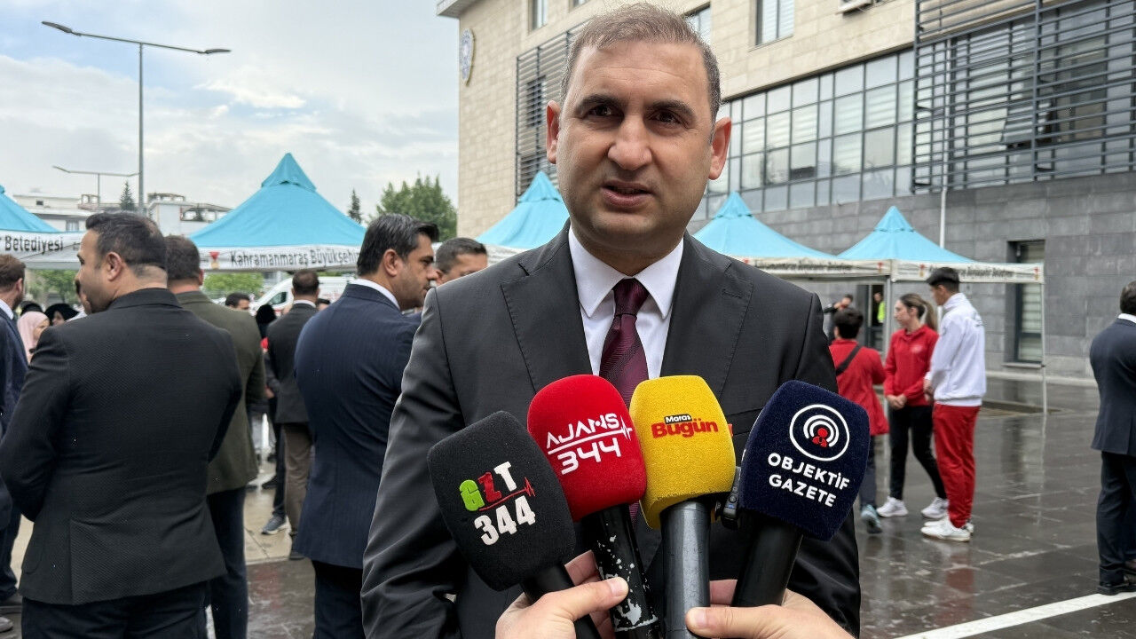 Kahramanmaraş’ta Atatürk Anıtı’na Çelenk Sunuldu, Kutlamalar Başladı (2)