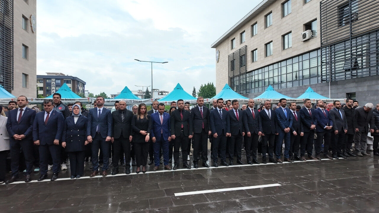 Kahramanmaraş’ta Atatürk Anıtı’na Çelenk Sunuldu, Kutlamalar Başladı (3)