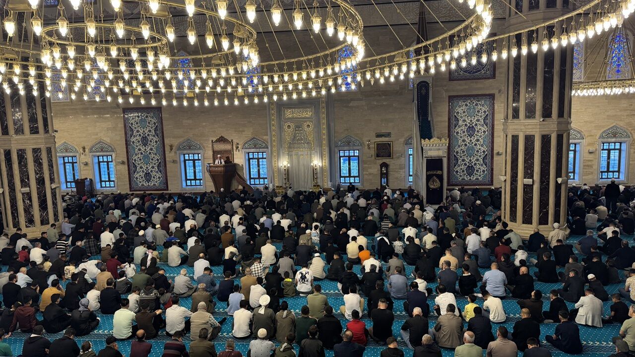 Kahramanmaraş’ta Bayram Coşkusu Abdulhamithan Camisi Doldu Taştı (2)